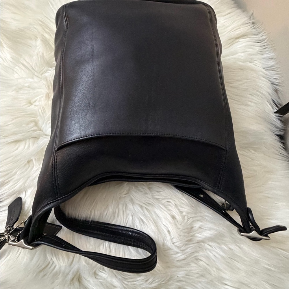 Vintage COACH (# 9060) "Legacy Slim Duffle Sac" Black Leather Shoulder bag - Picture 6 of 10